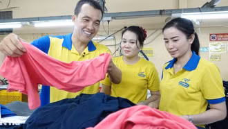 'Chốt' phương án tăng lương tối thiểu vùng 7,2% từ năm 2026