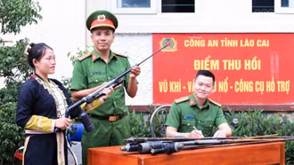 Công an xã A Mú Sung thu hồi 114 vũ khí, vật liệu nổ