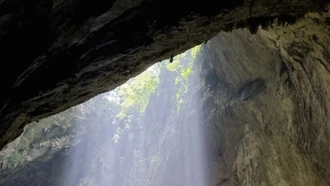 Tour thám hiểm gần trăm triệu ở Việt Nam hết chỗ đến cuối năm 2027