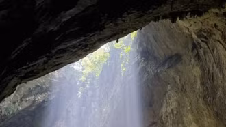 Tour thám hiểm gần trăm triệu ở Việt Nam hết chỗ đến cuối năm 2027