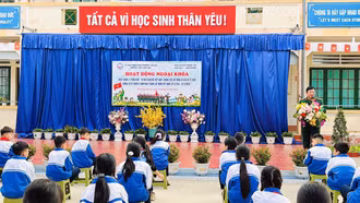 Gần 300 học sinh tìm hiểu truyền thống Quân đội nhân dân Việt Nam