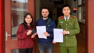 Công an phường Sa Pa giúp du khách Australia tìm lại tài sản thất lạc