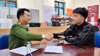 Công an xã Hợp Thành nhanh chóng xác minh, trao trả tài sản cho công dân