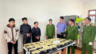 Triệt phá đường dây ma túy xuyên biên giới, thu hơn 34 kg ma túy và súng đã lên nòng