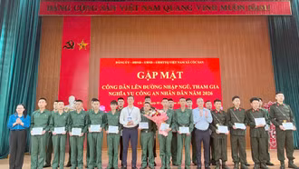 Xã Cốc San gặp mặt, động viên công dân nhập ngũ và thực hiện nghĩa vụ Công an nhân dân