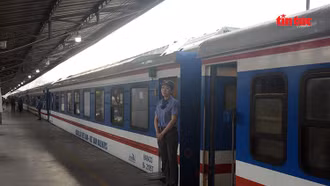 Sà lan đâm cầu Ghềnh làm tuyến đường sắt Bắc - Nam qua khu vực Biên Hòa tê liệt