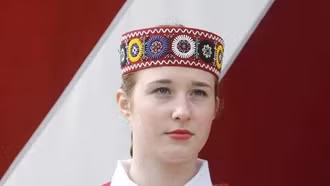 Kỳ lạ đất nước thiếu đàn ông, phụ nữ phải đi "thuê chồng" theo giờ