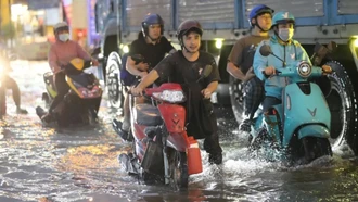 Triều cường vùng ven biển Bắc Bộ giảm chậm, cảnh báo ngập úng kéo dài 4-8 giờ mỗi ngày