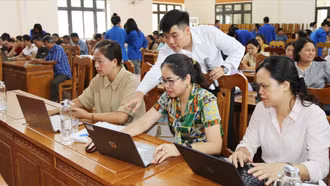 Xã Cốc San: Gần 200 cán bộ, người dân được tập huấn “Bình dân học vụ số”