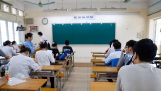 Loạt thí sinh có tổng điểm xét tuyển rất cao nhưng lại trượt tốt nghiệp năm 2025