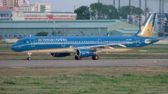 Máy bay Vietnam Airlines hạ cánh khẩn cấp để cấp cứu hành khách