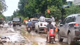 Nghệ An thông tuyến Quốc lộ 7 sau nhiều ngày chia cắt