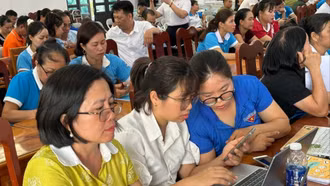 Hơn 300 đại biểu xã Tằng Loỏng được tập huấn thực hiện dịch vụ công trực tuyến