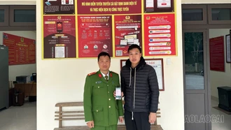 Công an xã Bản Lầu kịp thời giúp người dân nhận lại 100 triệu đồng chuyển nhầm