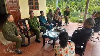 Công an xã Yên Bình vận động thu hồi 212 vũ khí, vật liệu nổ