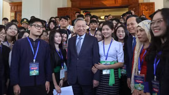 Tổng Bí thư: Nghiên cứu cấp học bổng đào tạo ở nước ngoài cho học sinh, sinh viên DTTS xuất sắc