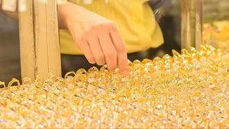 Giá vàng tuần này được dự báo giảm theo giá vàng thế giới