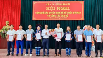 Đảng ủy xã Y Tý công bố quyết định về tổ chức bộ máy và công tác cán bộ