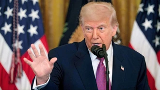 Ông Trump cảnh báo áp thuế 200% với dược phẩm nhập khẩu