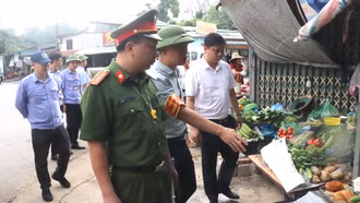 Phường Lào Cai ra quân bảo đảm trật tự đô thị khu vực đầu cầu Bản Phiệt và Quốc lộ 4D