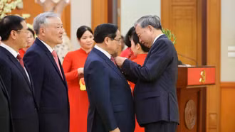 Tổng Bí thư Tô Lâm dự Lễ trao tặng Huân chương Quân công và Huy hiệu Đảng