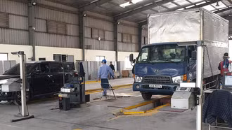 Đưa phương tiện đo nồng độ khí thải vào phát hiện vi phạm giao thông