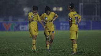 Thanh Nhã bất lực nhìn Huỳnh Như và đồng đội lần thứ 7 liên tiếp vô địch quốc gia