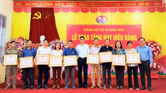 Khánh Hòa: Trao tặng Huy hiệu Đảng đợt 2/9 cho 13 đảng viên