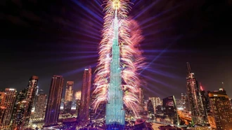 Thủ đô của UAE được thắp sáng đón chờ năm mới 2026