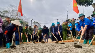 Sôi nổi phong trào làm đường giao thông nông thôn