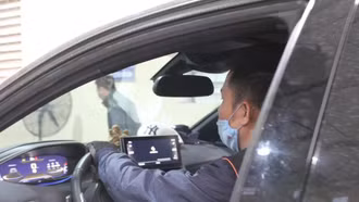 "Đạp hết ga" khi đăng kiểm ô tô gây tranh cãi: Thực chất đó là quy trình gì?