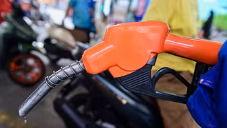 Giá xăng dầu hôm nay 13/4: Dầu thế giới tăng mạnh, trong nước duy trì giá thấp