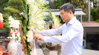 Thủ tướng Chính phủ Lê Minh Hưng dâng hương tại Ngã ba Đồng Lộc