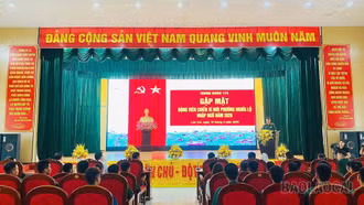 Phường Nghĩa Lộ thăm, động viên tân binh tại các đơn vị quân đội