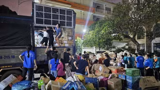 Hơn 244 tỷ đồng và hàng nghìn tấn hàng cứu trợ đã được TP Hồ Chí Minh gửi đến đồng bào miền Trung