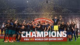 Cristiano Ronaldo chúc mừng U17 Bồ Đào Nha vô địch U17 thế giới