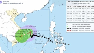 Bão số 15 di chuyển chậm, tiếp tục suy yếu nhưng gây gió mạnh nguy hiểm trên biển