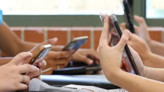 Pháp sẽ cấm điện thoại di động ở trường trung học