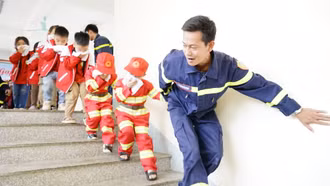 Tuyên truyền, tập huấn kỹ năng chữa cháy cho giáo viên và học sinh Trường Mầm non Tà Chải