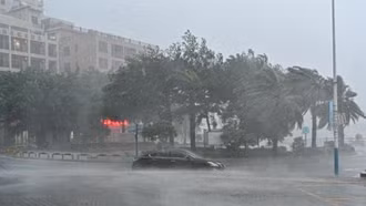 Trung Quốc ban hành cảnh báo trước bão Bualoi