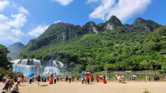 Doanh thu từ khách du lịch đến Cao Bằng đạt 2.390 tỷ đồng