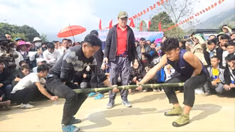 Sôi nổi trò chơi dân gian tại Lễ hội Văn hóa các dân tộc xã Dền Sáng