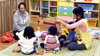 Tokyo mở rộng chính sách miễn phí trông trẻ