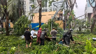 Bão Kajiki gây nhiều thiệt hại sau khi quét qua đảo Hải Nam, Trung Quốc