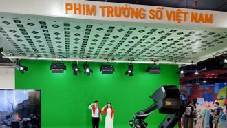 Phim trường số đưa khán giả vào bối cảnh “Đào, phở và piano” tại Triển lãm A80