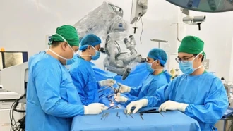 Bác sĩ Việt Nam phục hồi vận động cho thanh niên Hàn Quốc liệt tứ chi do tai nạn