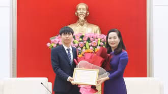 Học sinh đoạt huy chương đồng kỳ thi Olympic tin học quốc tế nhận thưởng 400 triệu đồng