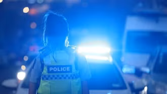 Bắt người phụ nữ giấu bé gái 2 tuổi trong vali trên xe buýt