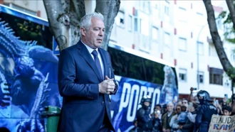 Học trò cưng của Mourinho đột ngột qua đời trên sân bóng