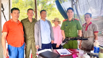 Công an xã Xuân Hòa đẩy mạnh cao điểm vận động thu hồi vũ khí, vật liệu nổ, công cụ hỗ trợ và pháo